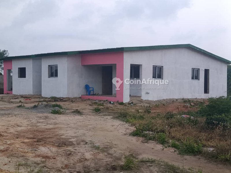 Vente villa basse de 4 pièces à bingerville derrière mère et enfant à adjin — photo 4