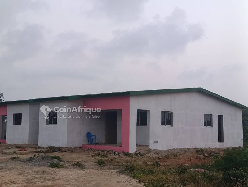 Vente villa basse de 4 pièces à bingerville derrière mère et enfant à adjin — photo 5
