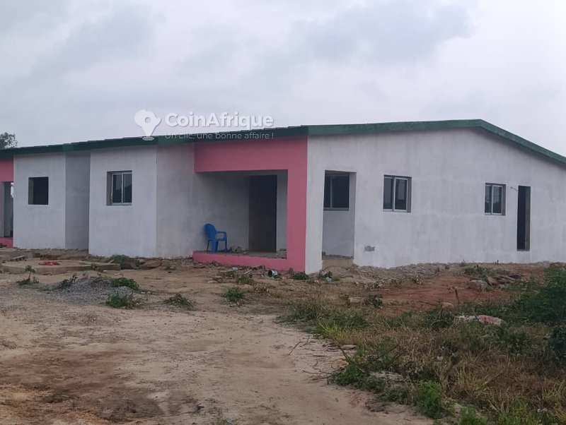 Vente villa basse de 4 pièces à bingerville derrière mère et enfant — photo 2