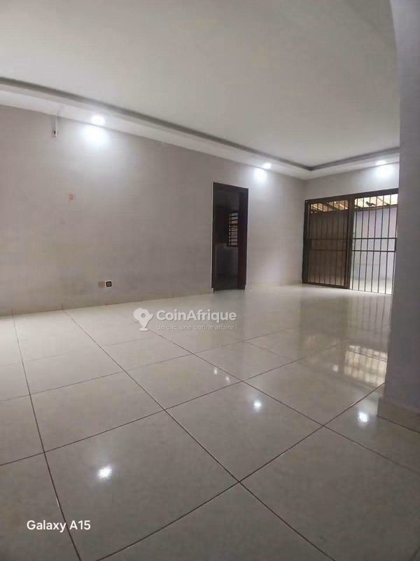 Vente villa basse 4 pièces à Cocody rivera faya cité du port — photo 2