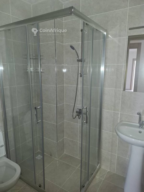 Location appartement 4 pièces à Marcory zone 4 — photo 2