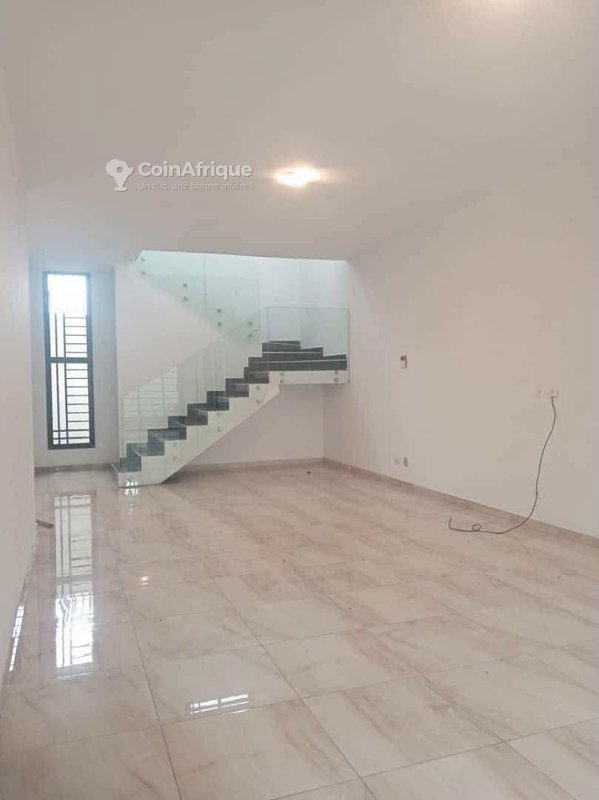 Locationvilla duplex de 4 pièces à Cocody riviera 4 citee verdoyante — photo 3