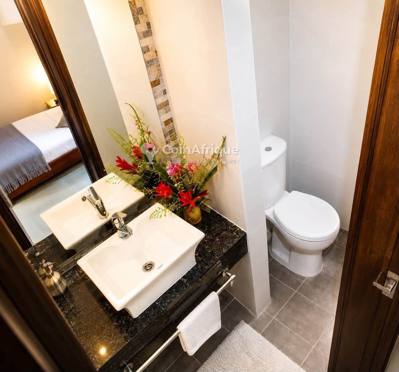 Location Villa basse 4 pièces - Cocody rivera 3 dans une zone sécurisée accessible louer sans les meubles — photo 5