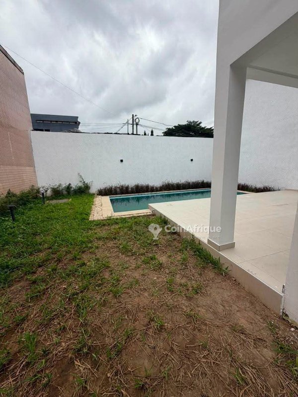 Location villa duplex 4 pièces à Cocody rivera 4 Mbadon cité Vatican — photo 2