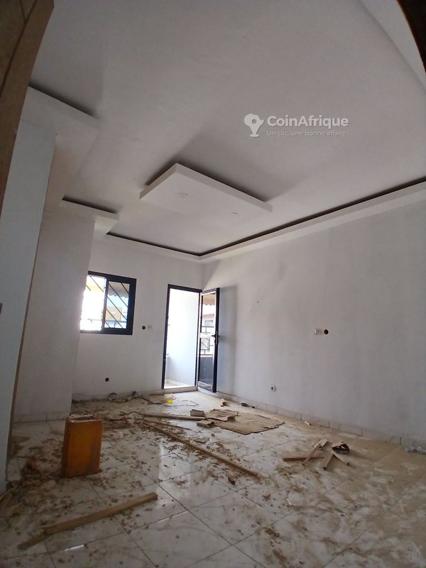 Location appartement 2 pièces à cocody angré nouveau chu au 3eme étage avec balcon deux douches visite 5000f — photo 5