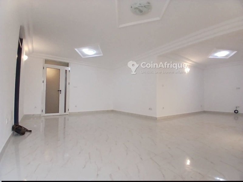 Location appartement à Cocody centre — photo 3
