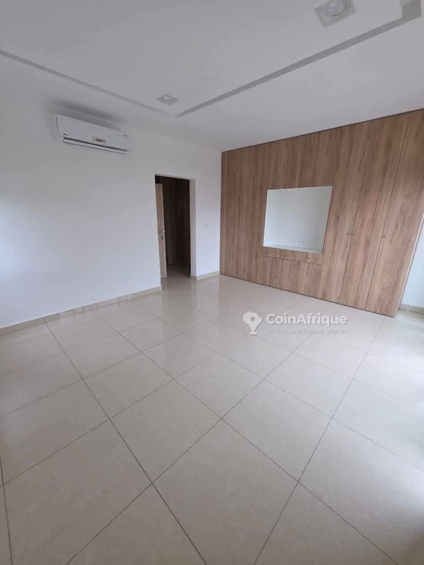 Location villa duplex de 6 pièces à cocody rivera attoban dans une cité — photo 5