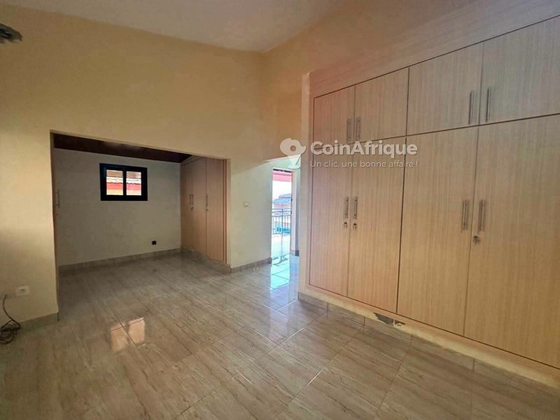 Location villa duplex de 5 pièces à cocody angre château cité pivoine — photo 3