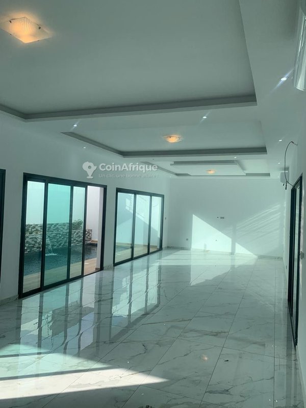 Vente villa duplex de 6 pièces à cocody angre nouveau chu non loin de la cité gestoci et de la voie y4 — photo 4