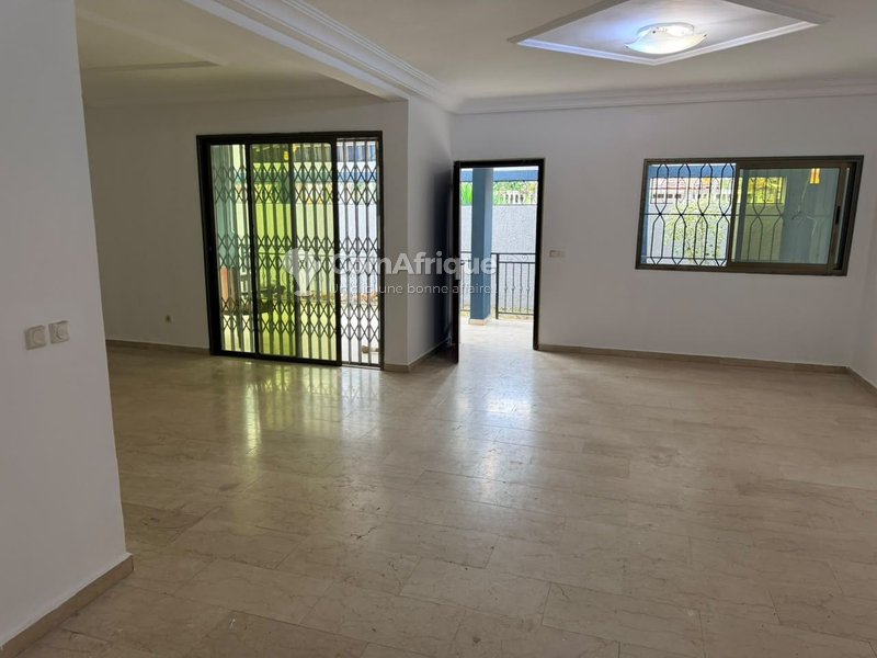 Location villa duplex de 7 pièces à cocody angre 8eme tranche cité soleil 3 — photo 4