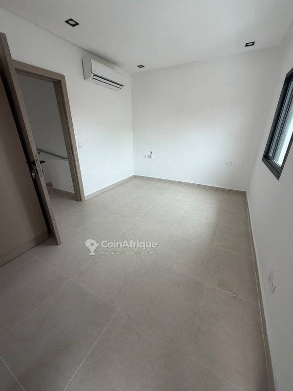 Location villa duplex de 4 pièces à cocody rivera 4 mbadon cité vatican — photo 5