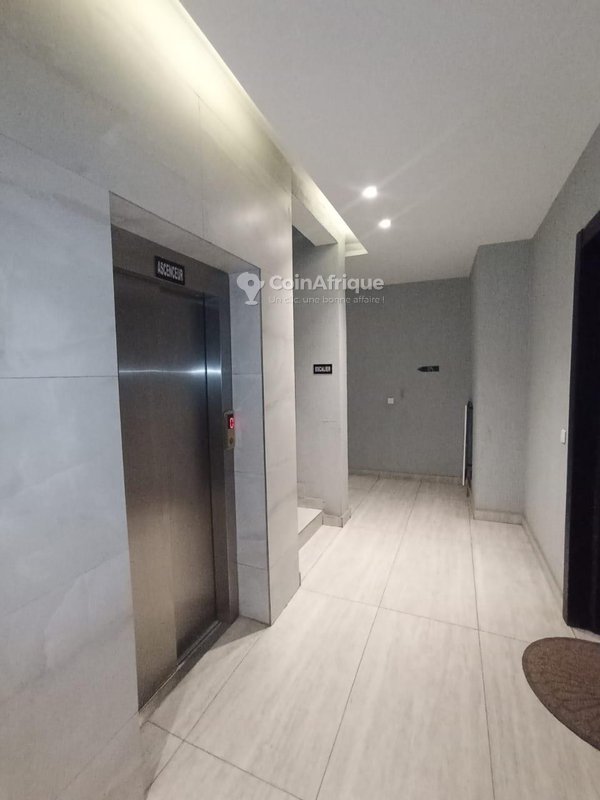 Location appartement de standing 5 pièces - cocody 2 plateaux 8eme tranche — photo 2