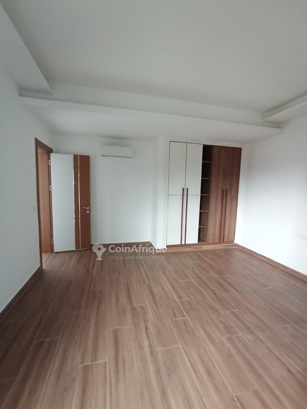 Location appartement de standing 5 pièces - cocody 2 plateaux 8eme tranche — photo 2