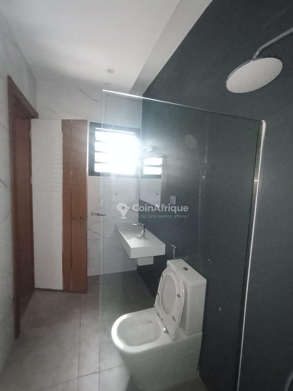 Location appartement de standing 5 pièces - cocody 2 plateaux 8eme tranche — photo 4