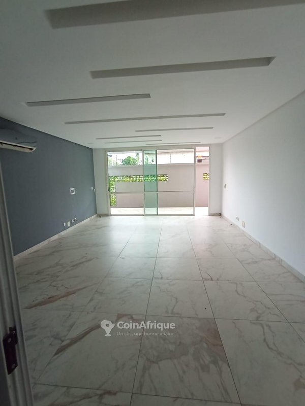 Location appartement de standing 3 pièces - cocody 2 plateaux 7eme tranche — photo 2