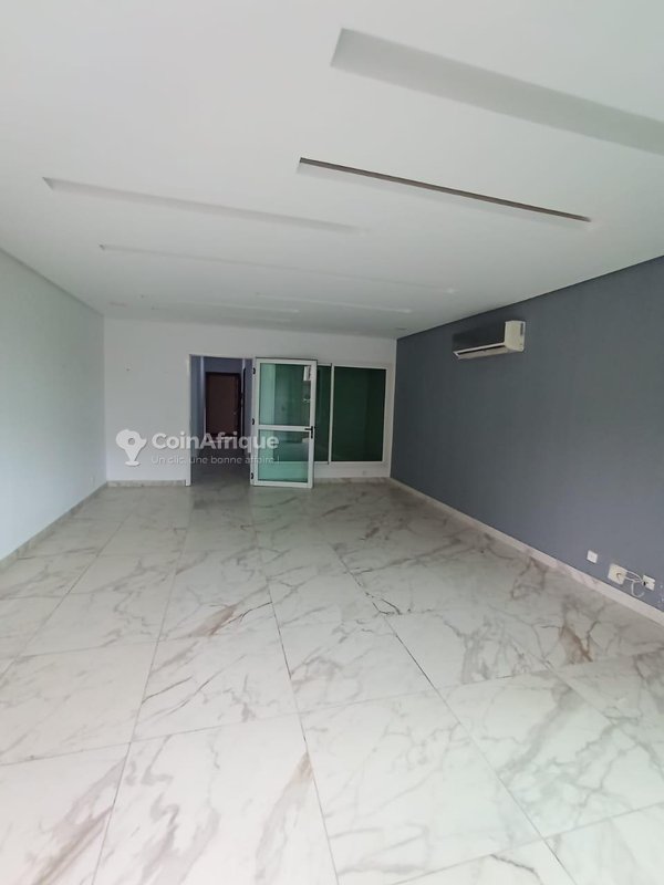 Location appartement de standing 3 pièces - cocody 2 plateaux 7eme tranche — photo 3