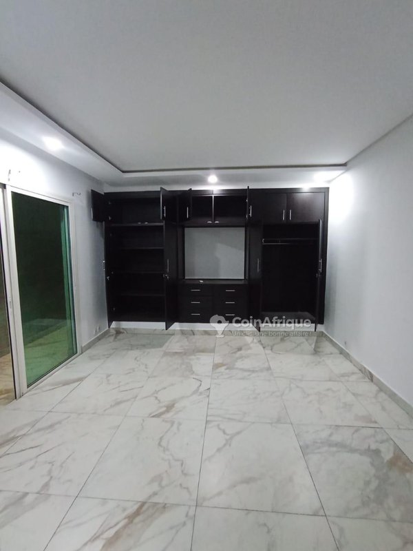 Location appartement de standing 3 pièces - cocody 2 plateaux 7eme tranche — photo 4