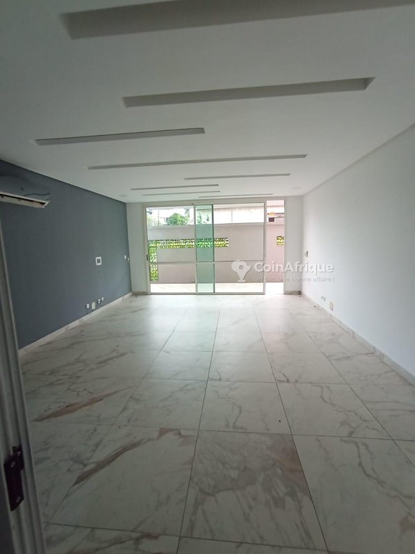 Location appartement de standing 3 pièces - cocody 2 plateaux 7eme tranche — photo 3