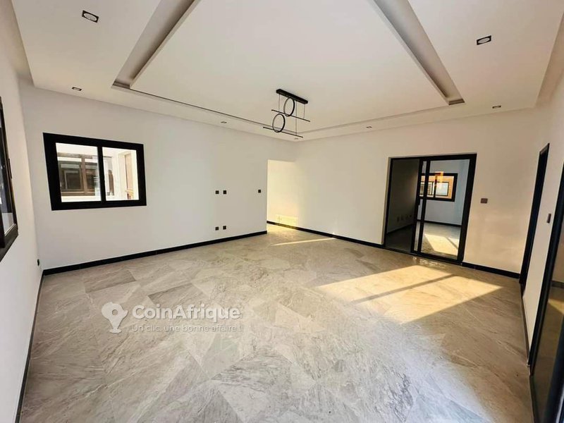 Vente villa 8 pièces à Cocody Angré Zone Chu — photo 2