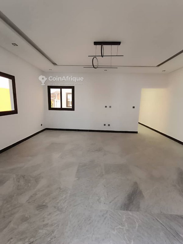 Vente villa 8 pièces à Cocody Angré Zone Chu — photo 4