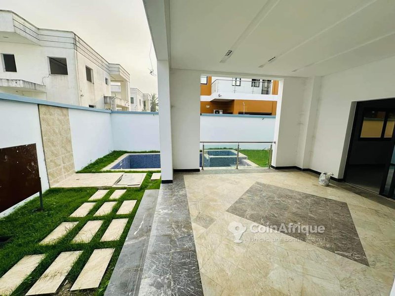 Vente villa 8 pièces à Cocody Angré Zone Chu — photo 5