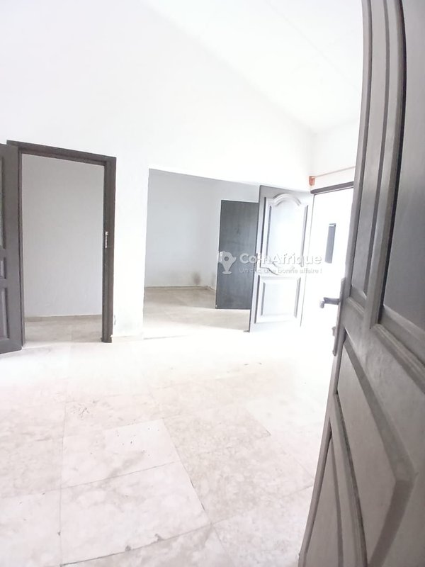 Location villa 4 pièces à Cocody Angré 8ème tranche — photo 2