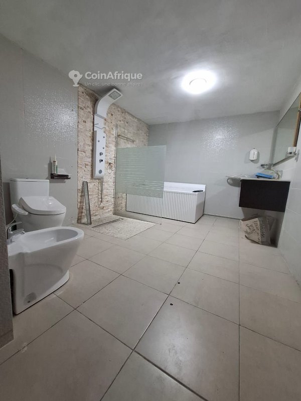 Vente villa 4 pièces à feh kessé – cité colombe???? située dans la cité colombe, zone promogim à feh kessé, dans une zone résidentielle entièrement bitumée. — photo 2