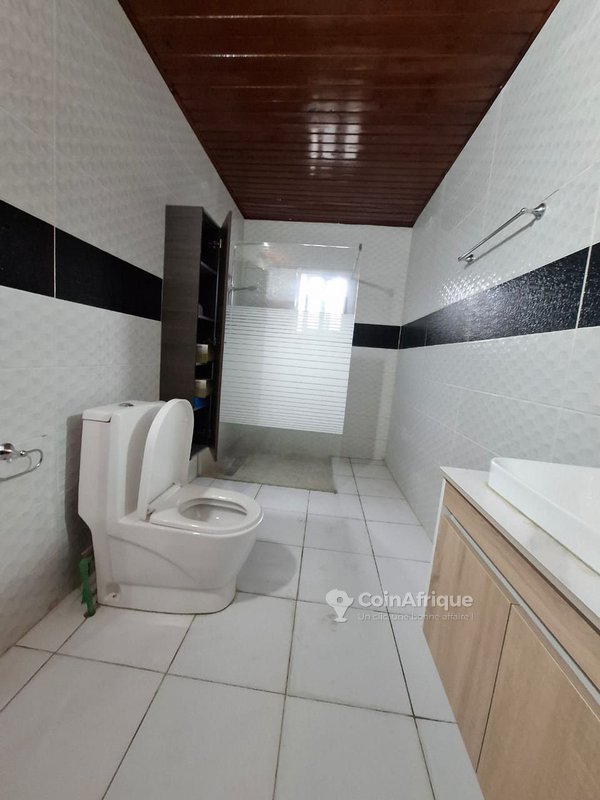 Vente villa 4 pièces à feh kessé – cité colombe???? située dans la cité colombe, zone promogim à feh kessé, dans une zone résidentielle entièrement bitumée. — photo 4