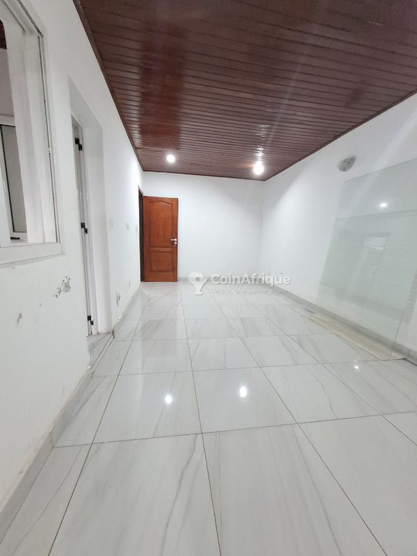 Vente villa 4 pièces à feh kessé – cité colombe???? située dans la cité colombe, zone promogim à feh kessé, dans une zone résidentielle entièrement bitumée. — photo 5