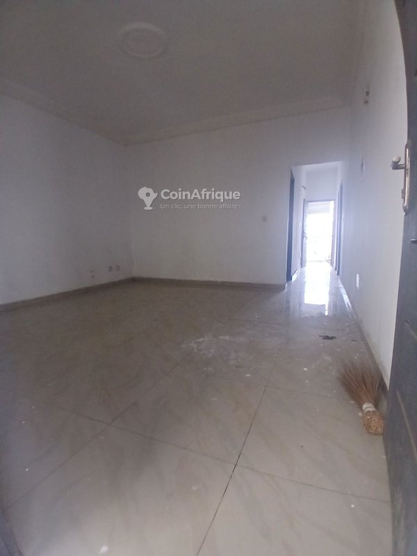 Location appartement 2 pièces à cocody angré nouveau chu au 1er étage avec balcon — photo 2