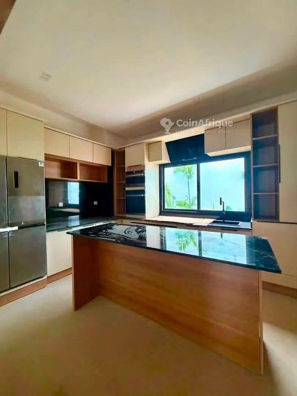 Location villa 7 pièces à Cocody Riviera golf Berverly Hill — photo 2