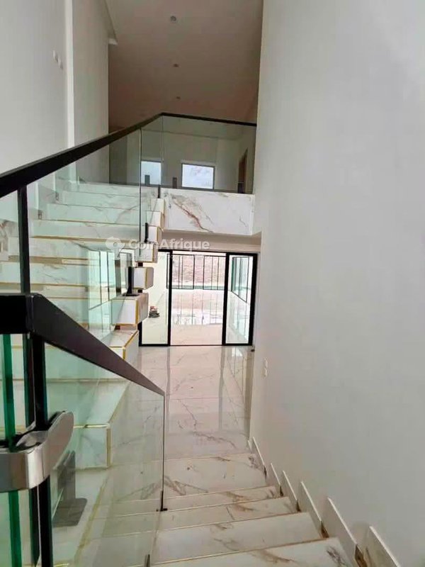 Location villa 7 pièces à Cocody Riviera golf Berverly Hill — photo 3