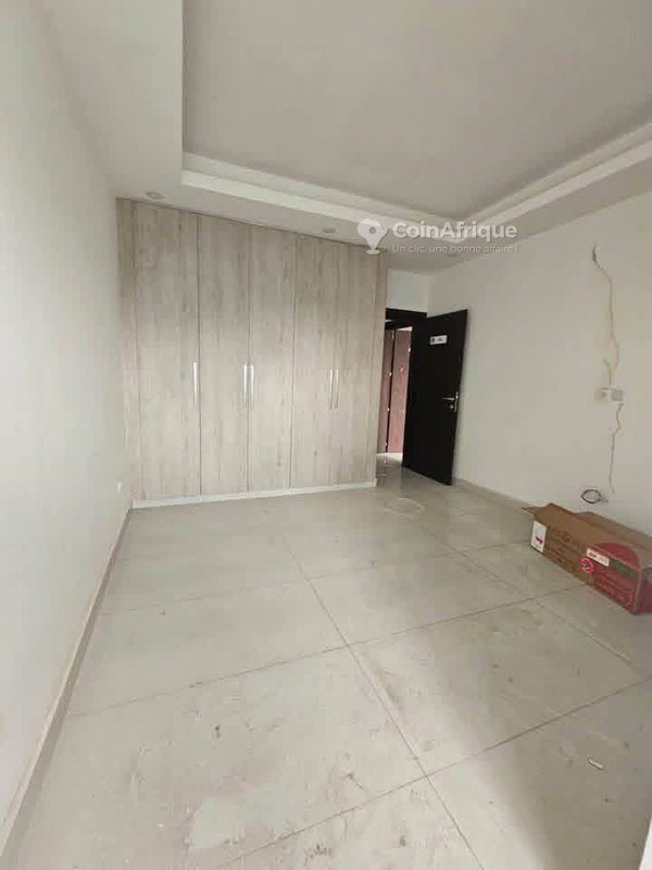 Location appartement 4 pièces à Cocody centre — photo 2
