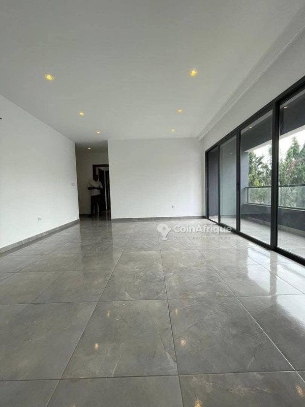 Location appartement 4 pièces à Cocody rivera triangle non loin de la clinique saint viateur a 5min des écoles française et américaine au 2ème étage avec ascenseur — photo 5