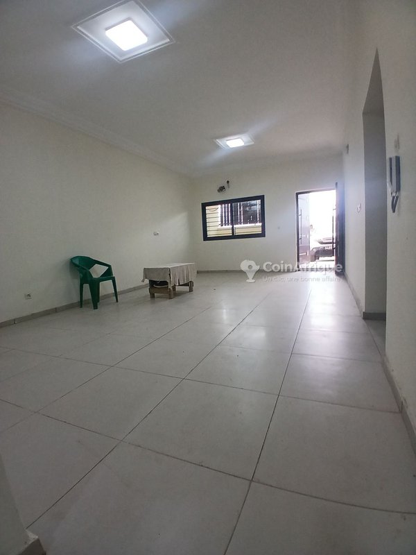 Location appartement 3 pièces à Cocody Angré nouveau chu — photo 2