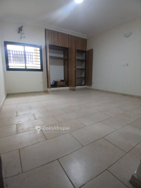 Location appartement 3 pièces à Cocody Angré nouveau chu — photo 4