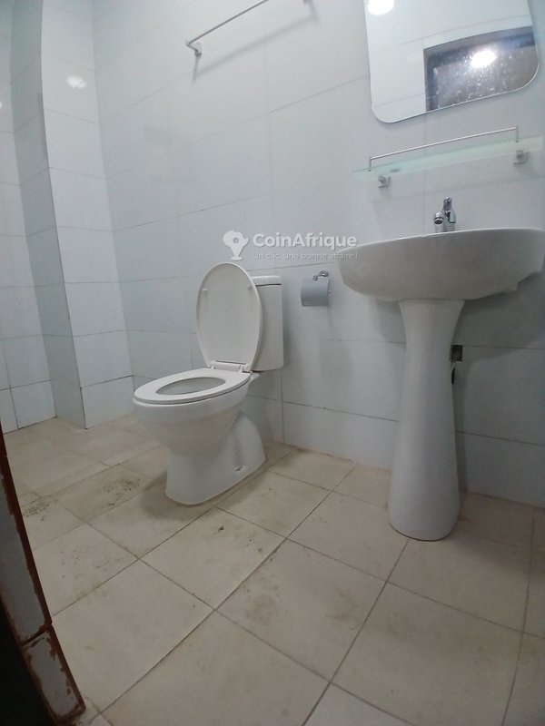 Location appartement 3 pièces à Cocody Angré nouveau chu — photo 5