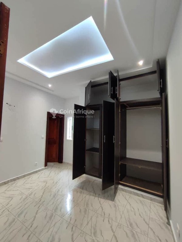 Location villa duplex 7 pièces à Cocody cité sir — photo 4