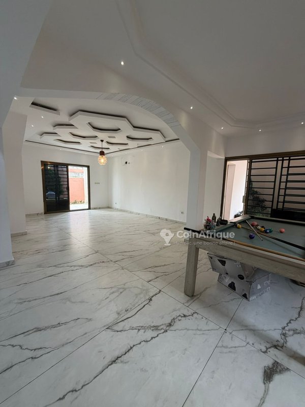 Location villa 5 pièces - riviera faya -cité atci — photo 3