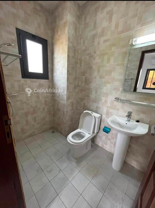 Location appartement 3 pièces à cocody non au 1er étage — photo 3