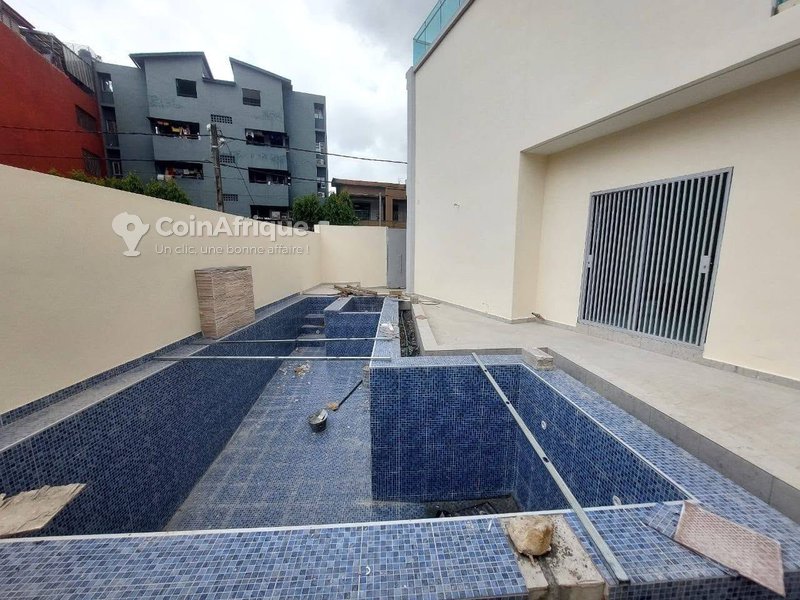 Vente villa triplex 8 pièces - Cocody Riviera — photo 2