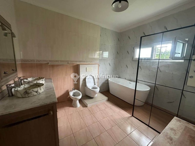 Location villa basse 6 pièces - Cocody riviera 3 c — photo 4