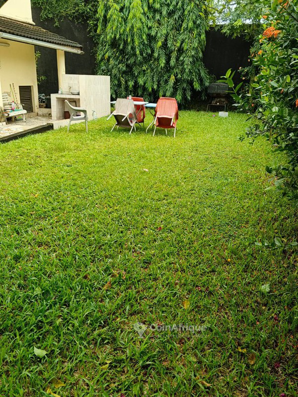 Vente villa duplex de 5 pièces dans la cite synacassi-1à proximité des écoles françaises et américaines et non loin du 3e pont d'abidjan. — photo 2