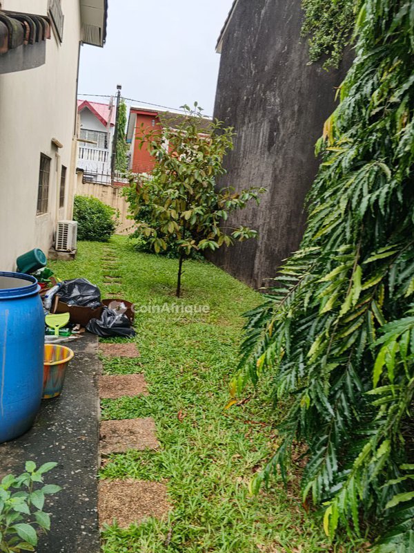 Vente villa duplex de 5 pièces dans la cite synacassi-1à proximité des écoles françaises et américaines et non loin du 3e pont d'abidjan. — photo 3