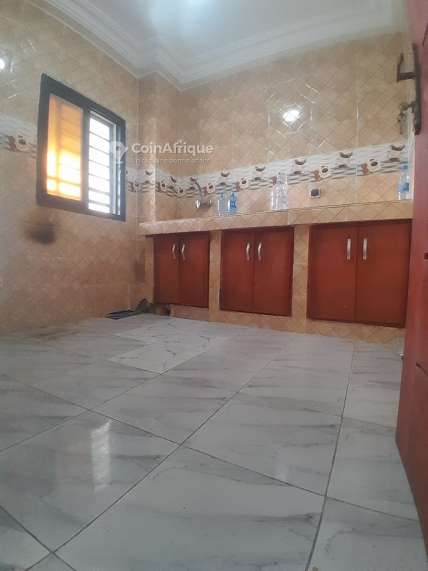Location appartements 3pièces bon standing au rez-de-chaussée & 4éme étages à Cocody Angré djorogobité 1 — photo 2