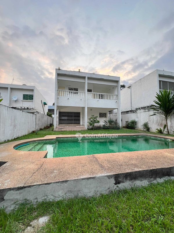 Location villa duplex standing 7 pièces + piscine - Cocody 2 plateaux vallon — photo 2