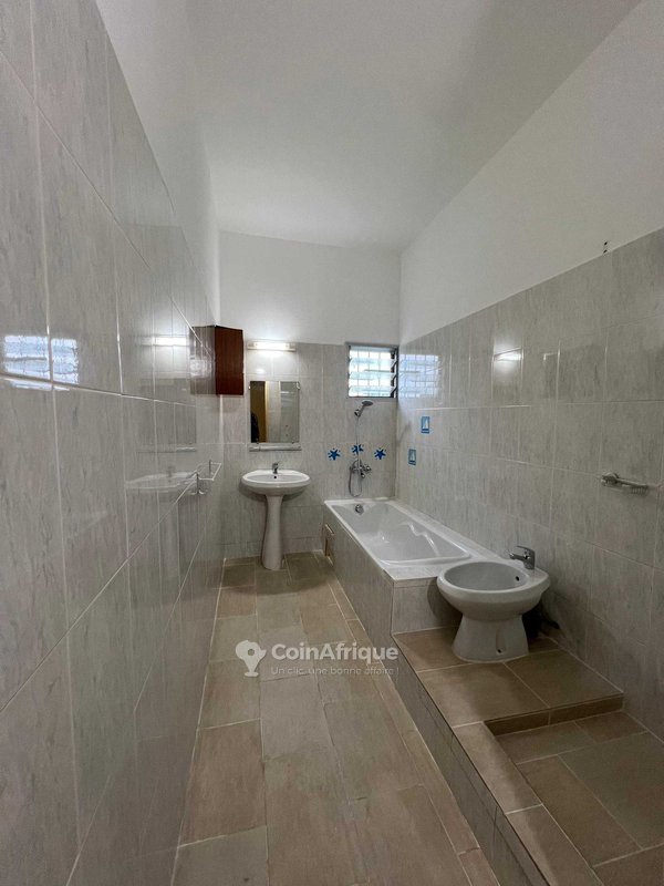 Location villa duplex standing 7 pièces + piscine - Cocody 2 plateaux vallon — photo 4