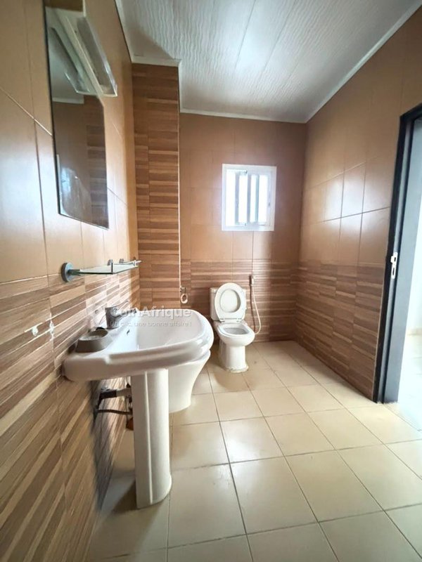 Location appartement standing 4 pièces - Cocody 2 Plateaux 8eme tranche — photo 2