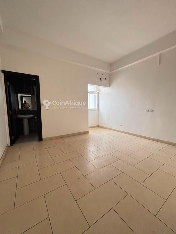 Location appartement standing 4 pièces - Cocody 2 plateaux 8eme tranche — photo 2