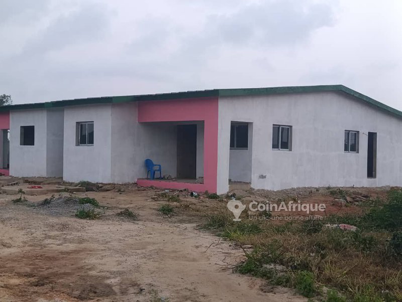 Villa basse de 4 pièces en vente à bingerville derrière mère et enfant à adjin — photo 2